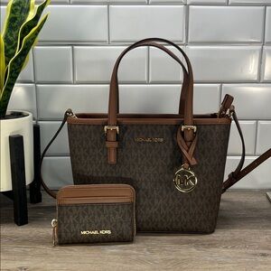 0133 Michael Kors Dark Brown Tote and Wallet Set 257640133